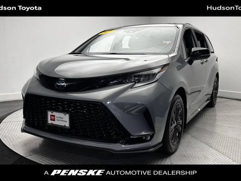 Used 2025 Toyota Sienna XSE w/ XSE Premium Package AWD/4WD image 1