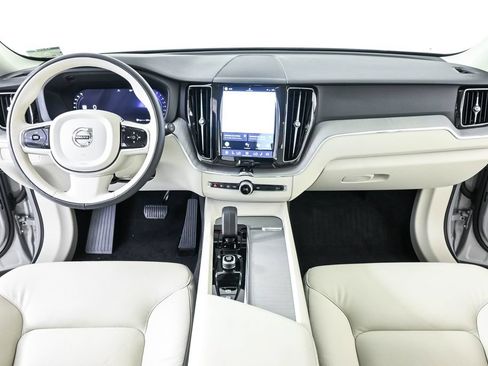 Certified 2024 Volvo XC60 B5 Plus AWD/4WD image 19
