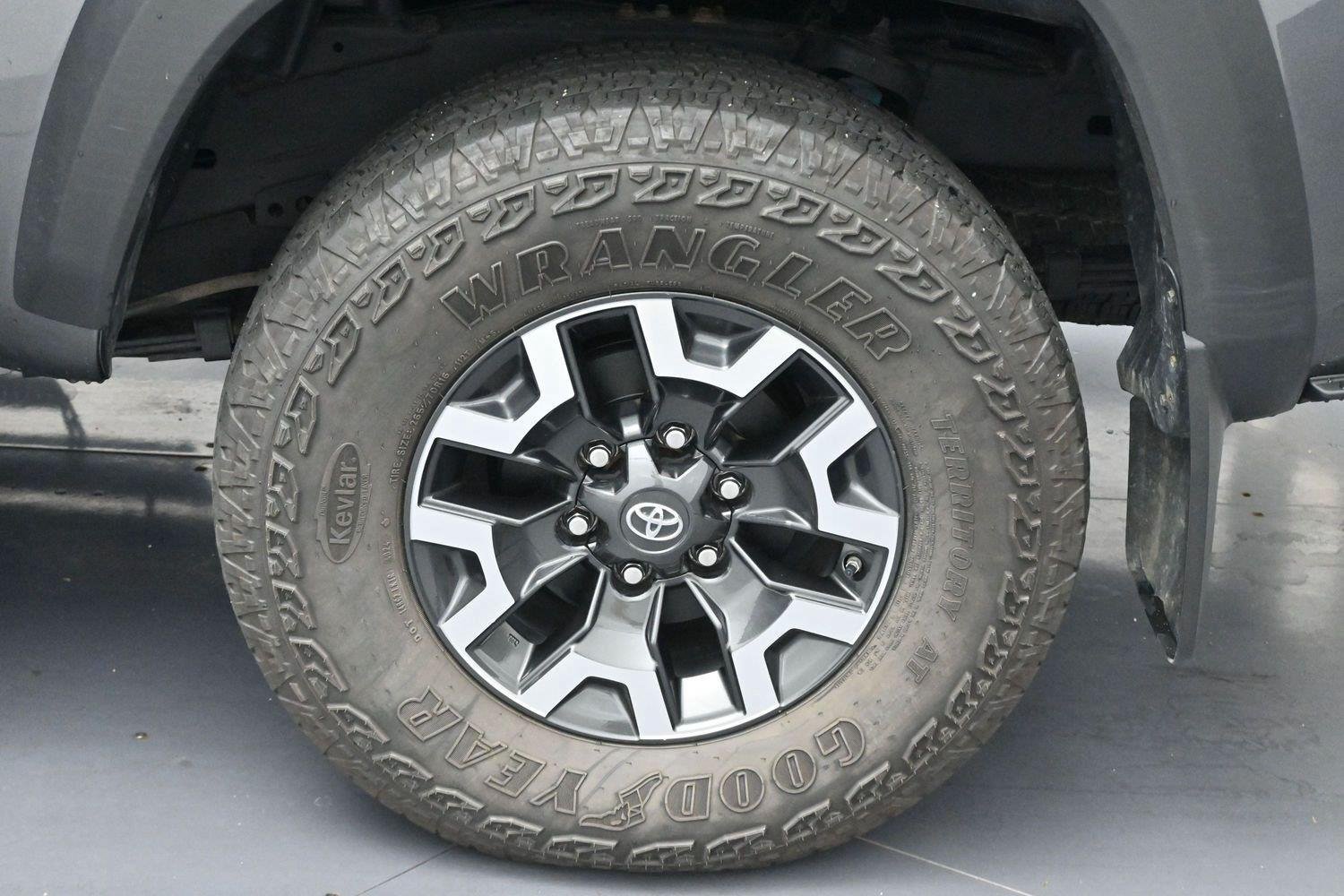 Used 2021 Toyota Tacoma TRD Off-Road w/ Technology Package AWD/4WD image 34
