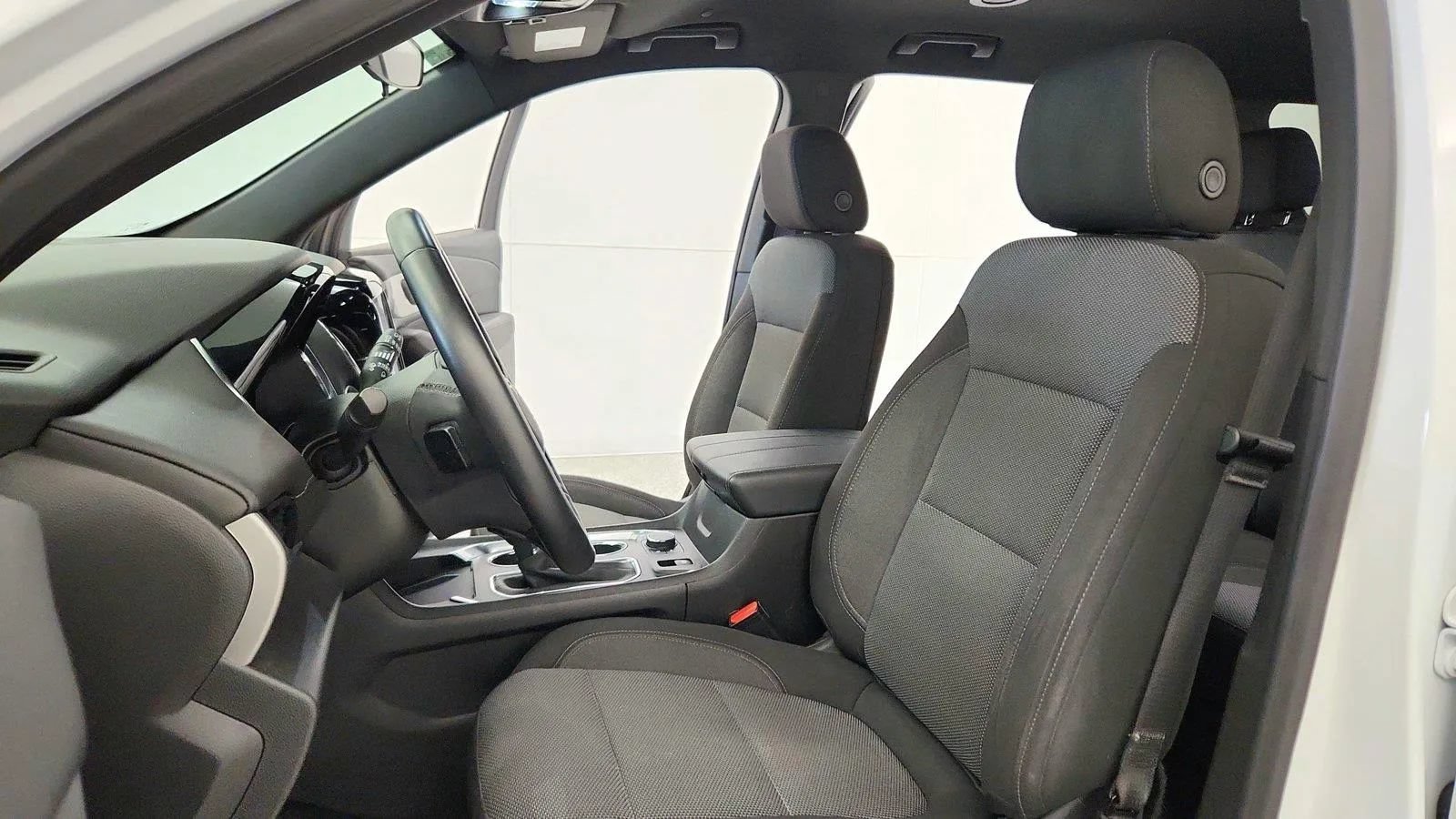 Used 2023 Chevrolet Traverse LT FWD image 19