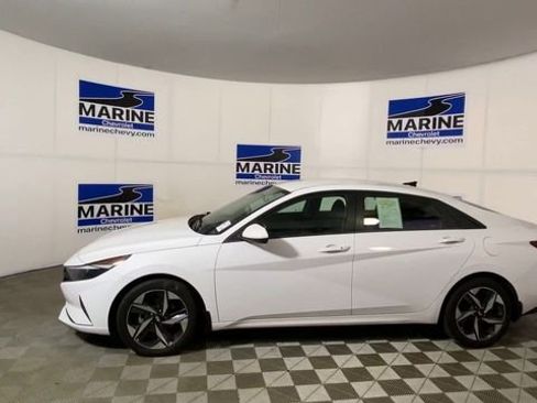 Used 2023 Hyundai Elantra SEL w/ Convenience Package image 6