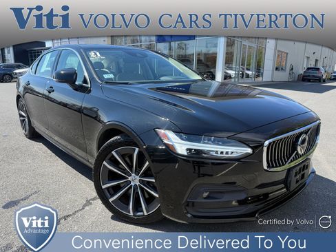 Used 2021 Volvo S90 T6 Momentum image 1