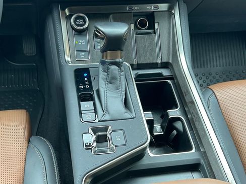 Used 2025 Lexus GX 550 w/ Accessory Package (2T) AWD/4WD image 25
