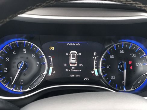 Used 2022 Chrysler Pacifica Touring-L image 18