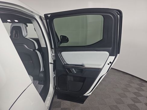 Used 2022 Rivian R1T Adventure image 19