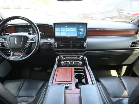 Used 2023 Lincoln Navigator Reserve AWD/4WD image 7