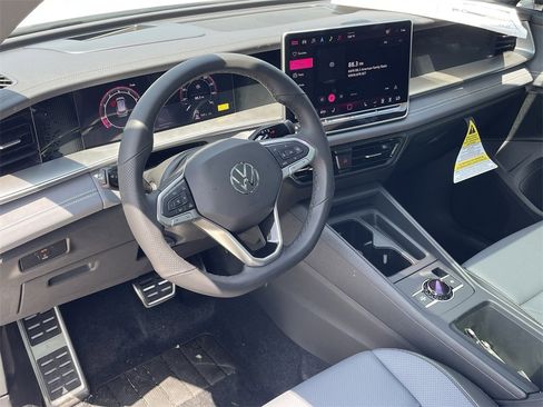 New 2025 Volkswagen Tiguan SE R-Line image 14