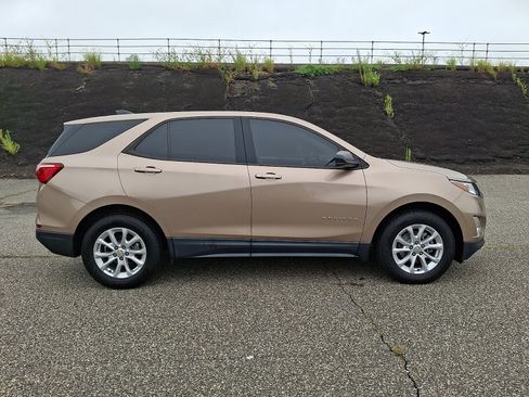 Used 2019 Chevrolet Equinox LS w/ LS Convenience Package AWD/4WD image 7