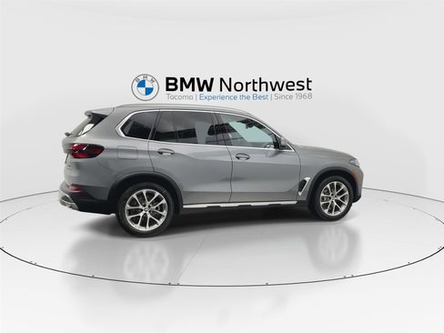 New 2026 BMW X5 xDrive40i w/ Climate Comfort Package image 4