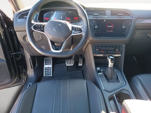 Used 2023 Volkswagen Tiguan SE R-Line image 3