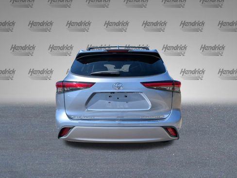 Used 2021 Toyota Highlander Platinum image 8