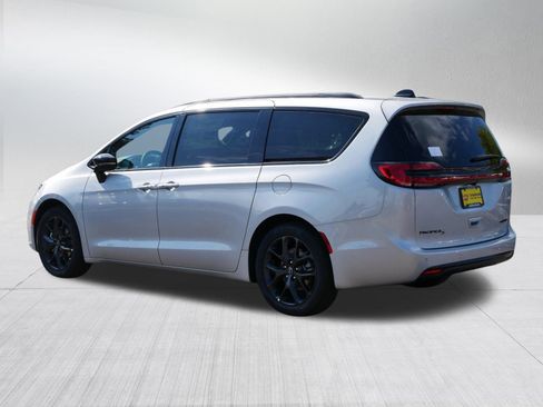 New 2026 Chrysler Pacifica Limited w/ S Appearance Package FWD image 5