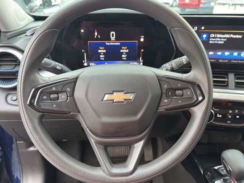 Used 2024 Chevrolet Trax LT FWD image 19