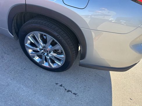 Used 2020 Toyota Highlander Limited image 10