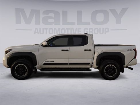 Certified 2025 Toyota Tacoma TRD Off-Road image 2