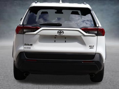 Used 2022 Toyota RAV4 XLE AWD/4WD image 19