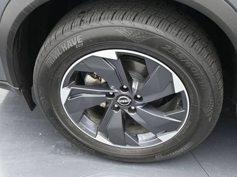 Used 2024 Nissan Rogue SV AWD/4WD image 12