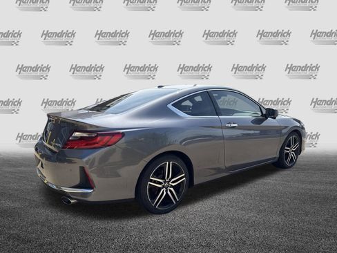 Used 2017 Honda Accord Touring image 10