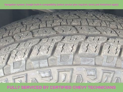 Used 2025 Chevrolet Suburban Z71 image 17