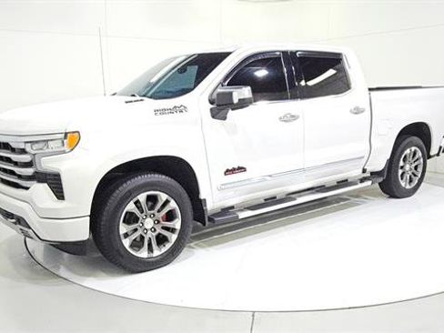 Used 2023 Chevrolet Silverado 1500 High Country w/ Technology Package AWD/4WD image 3