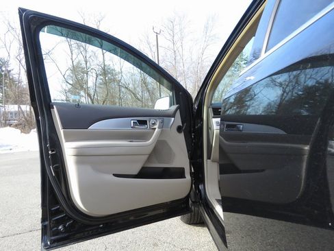 Used 2014 Lincoln MKX AWD w/ Equipment Group 101A image 9