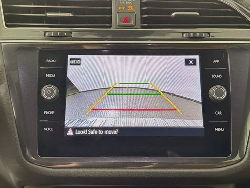 Used 2023 Volkswagen Tiguan SE FWD image 12