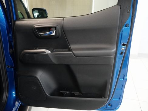 Used 2016 Toyota Tacoma TRD Off-Road image 28