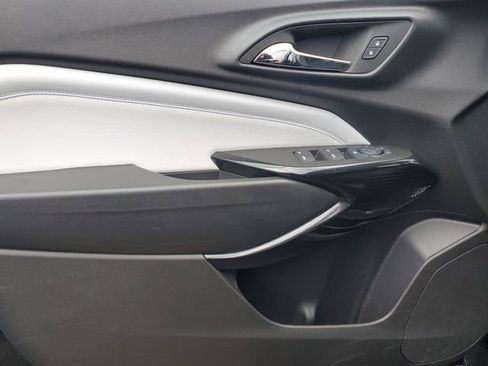 Certified 2025 Chevrolet Trax LT w/ Driver Confidence Package image 18