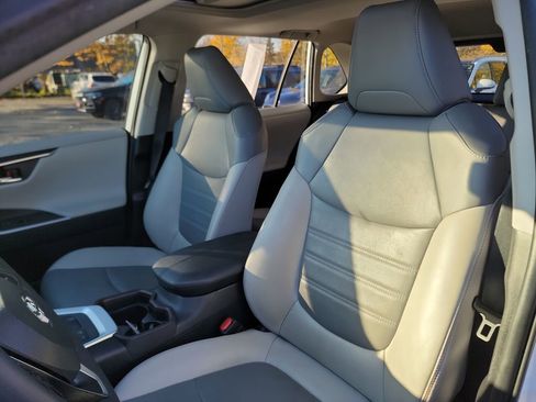 Used 2021 Toyota RAV4 Limited image 13