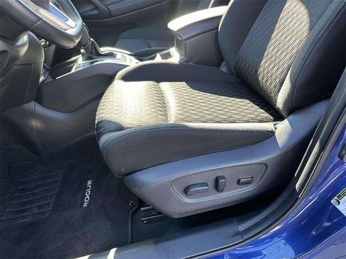 Used 2020 Nissan Rogue SV image 17