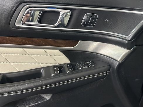 Used 2016 Ford Explorer Platinum image 10