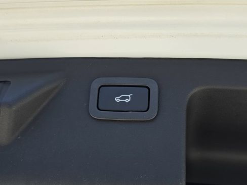 Certified 2018 Land Rover Discovery Sport HSE AWD/4WD image 16