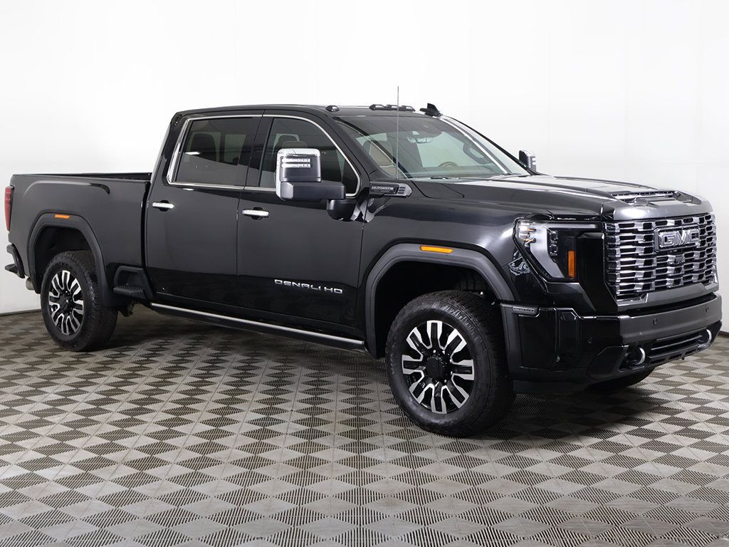 Used 2025 GMC Sierra 2500 Denali Ultimate AWD/4WD image 2