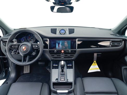 Certified 2026 Porsche Macan Turbo AWD/4WD image 18