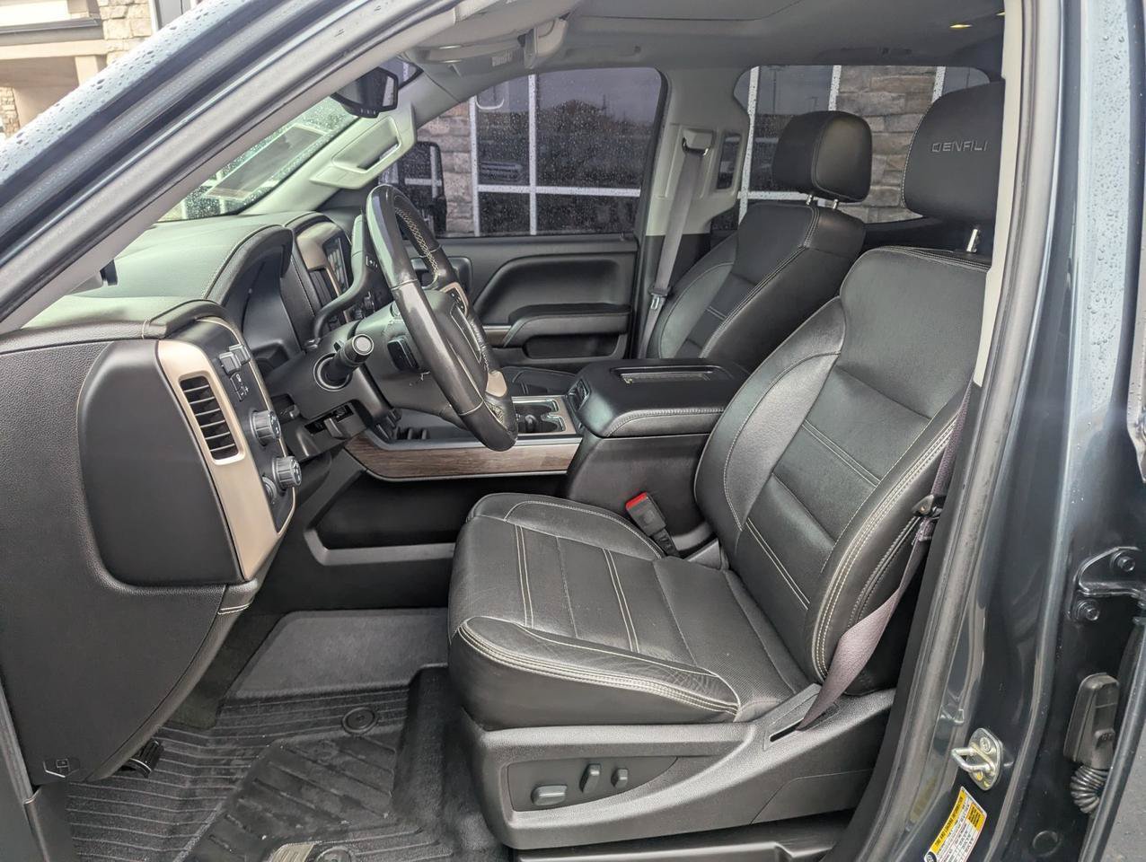 Used 2017 GMC Sierra 2500 Denali w/ Duramax Plus Package AWD/4WD image 11