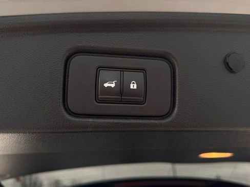 Used 2022 Nissan Pathfinder Platinum w/ Cargo Package image 10