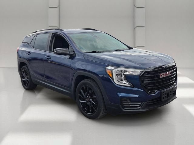 Used 2023 GMC Terrain SLE w/ Driver Convenience Package FWD image 7