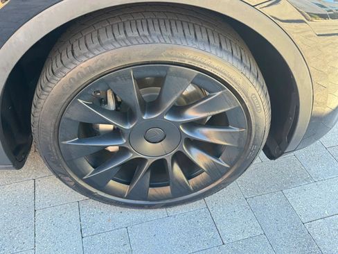 Used 2023 Tesla Model Y Long Range AWD/4WD image 36