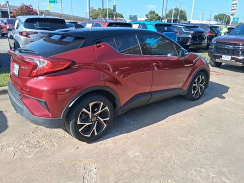 Used 2019 Toyota C-HR Limited FWD image 4