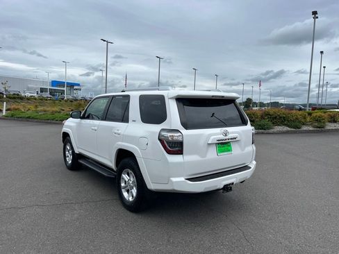Used 2014 Toyota 4Runner SR5 AWD/4WD image 9