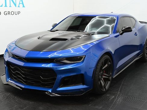 Used 2017 Chevrolet Camaro SS RWD image 6