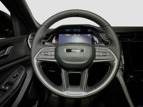 New 2025 Jeep Grand Cherokee L Altitude image 8