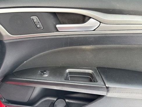 Used 2020 Ford Fusion SE image 42