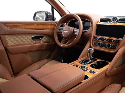 Certified 2021 Bentley Bentayga image 28