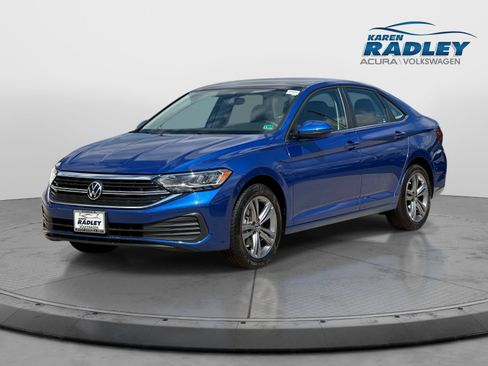 Certified 2023 Volkswagen Jetta SE w/ Panoramic Sunroof Package FWD image 5