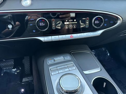 Used 2024 Genesis Electrified GV70 image 38