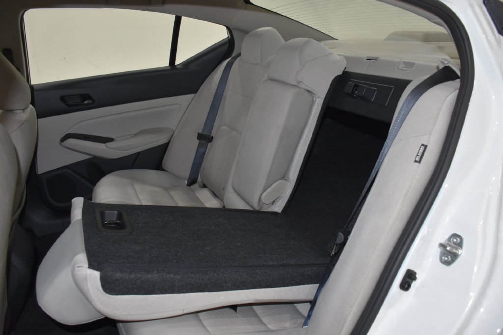 Used 2025 Nissan Altima 2.5 SV FWD image 27