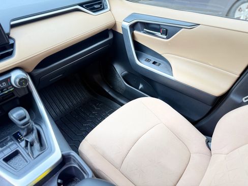 Used 2019 Toyota RAV4 XLE image 6