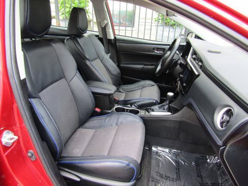 Used 2019 Toyota Corolla SE w/ Body Protection Package FWD image 11