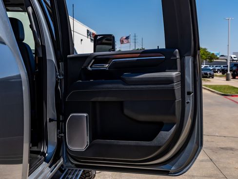 Used 2025 GMC Sierra 3500 Denali w/ Denali Reserve Package AWD/4WD image 40